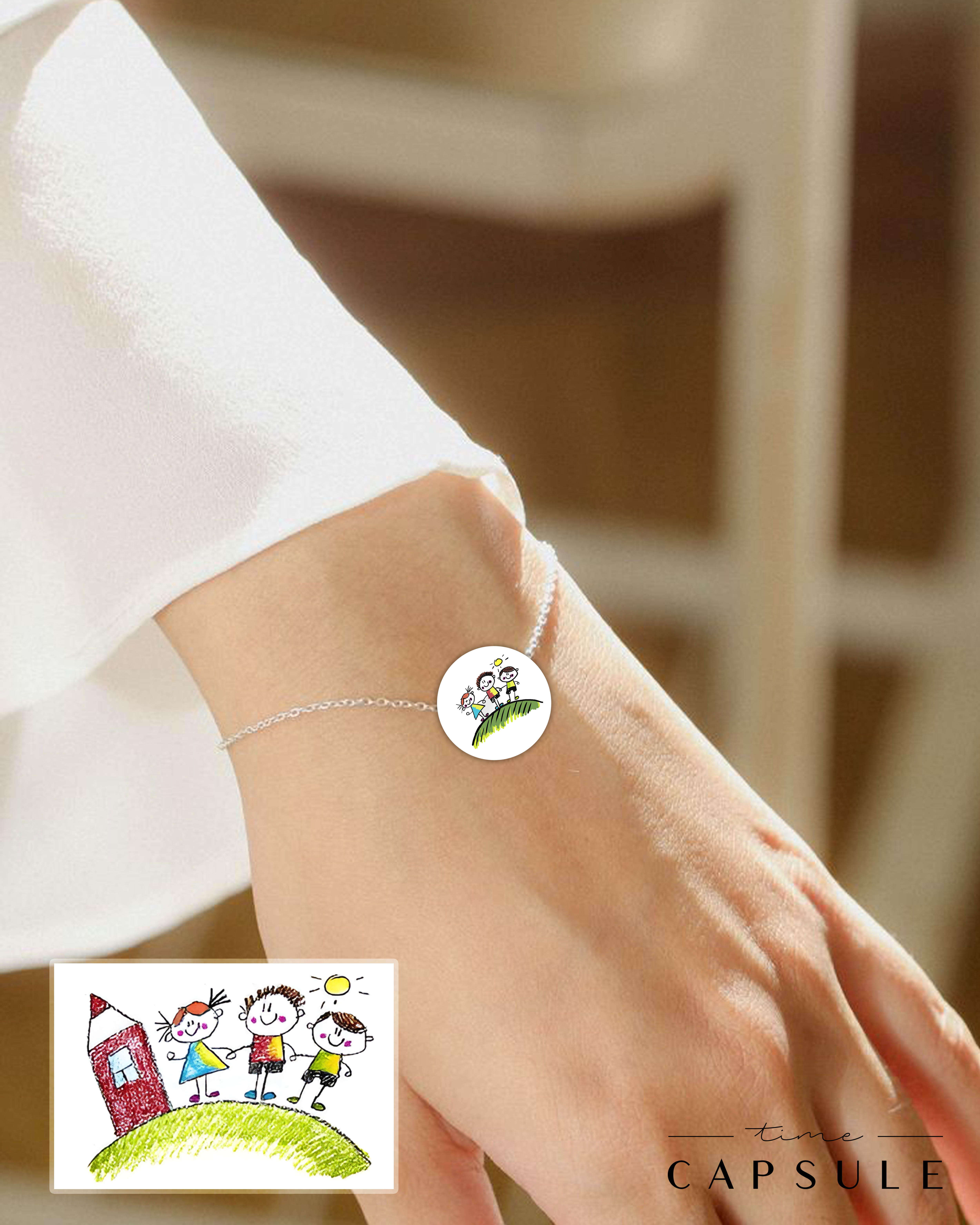 3 პერსონიანი ფერადი სამაჯური ნახატიდან მრგვალ ფირფიტაზე