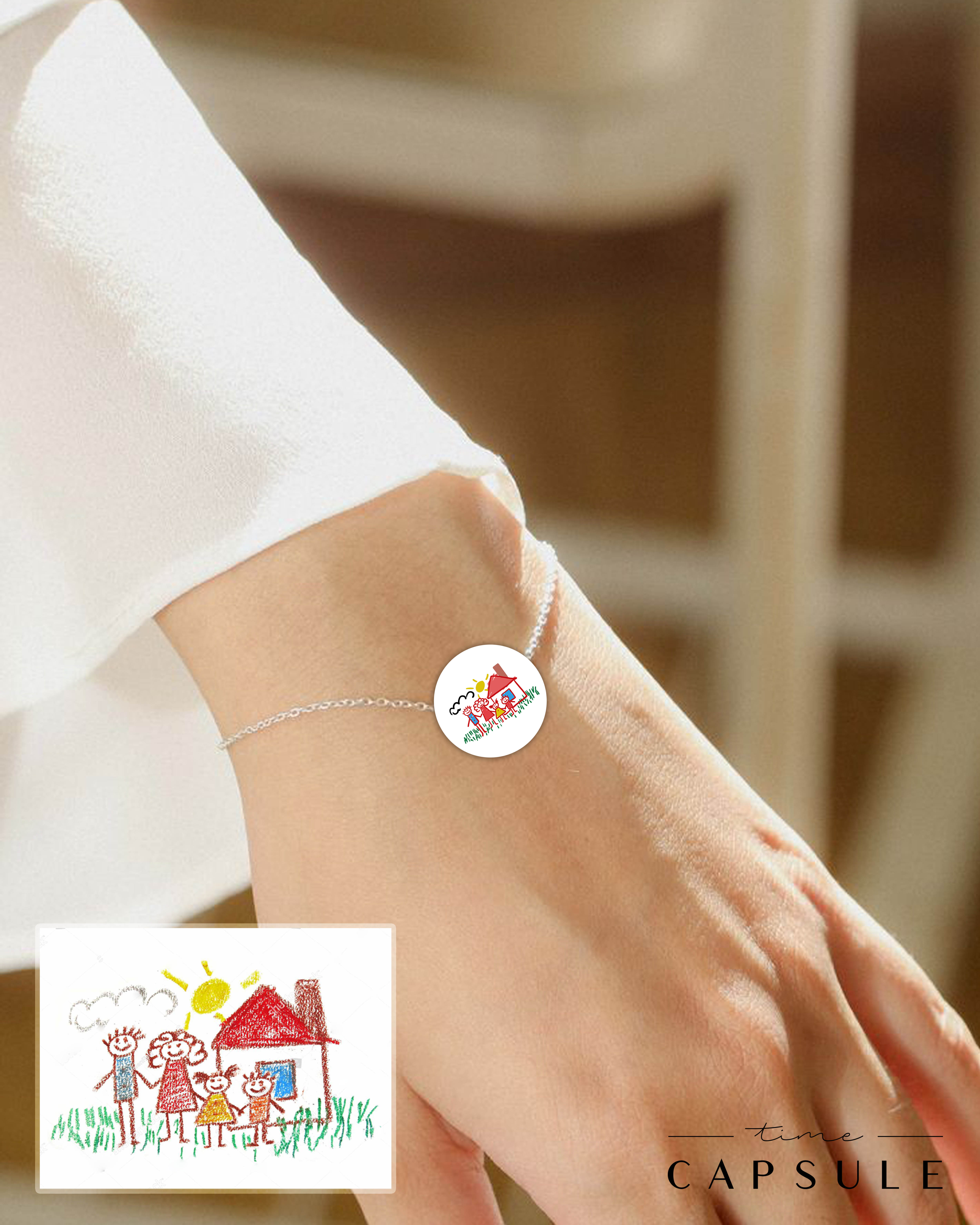 4 პერსონიანი ფერადი სამაჯური ნახატიდან მრგვალ ფირფიტაზე